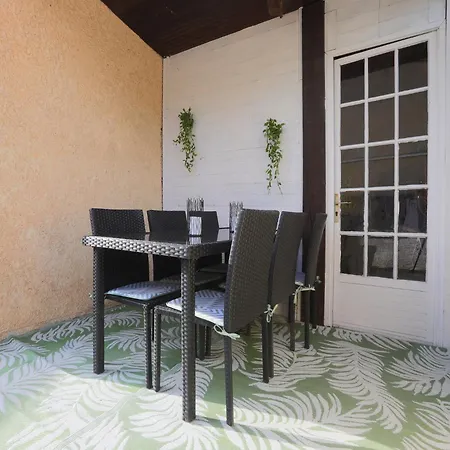 Holiday home Attractive With Shared Pool In The Luberon